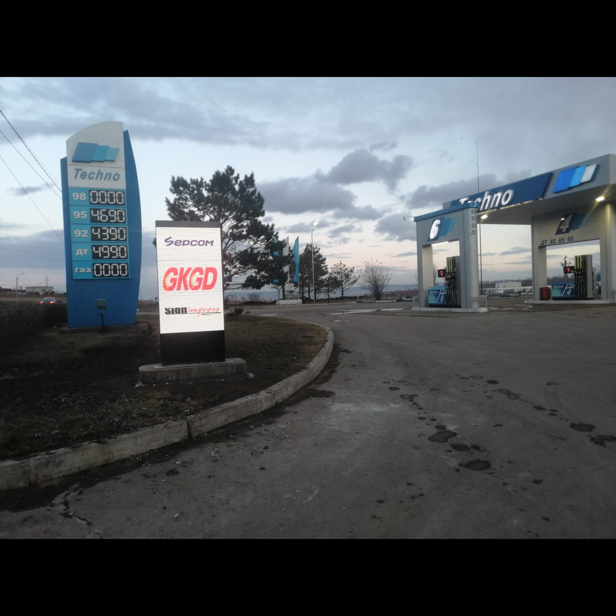 Видеостойка рекламная, уличная 1600*960мм SignImpress