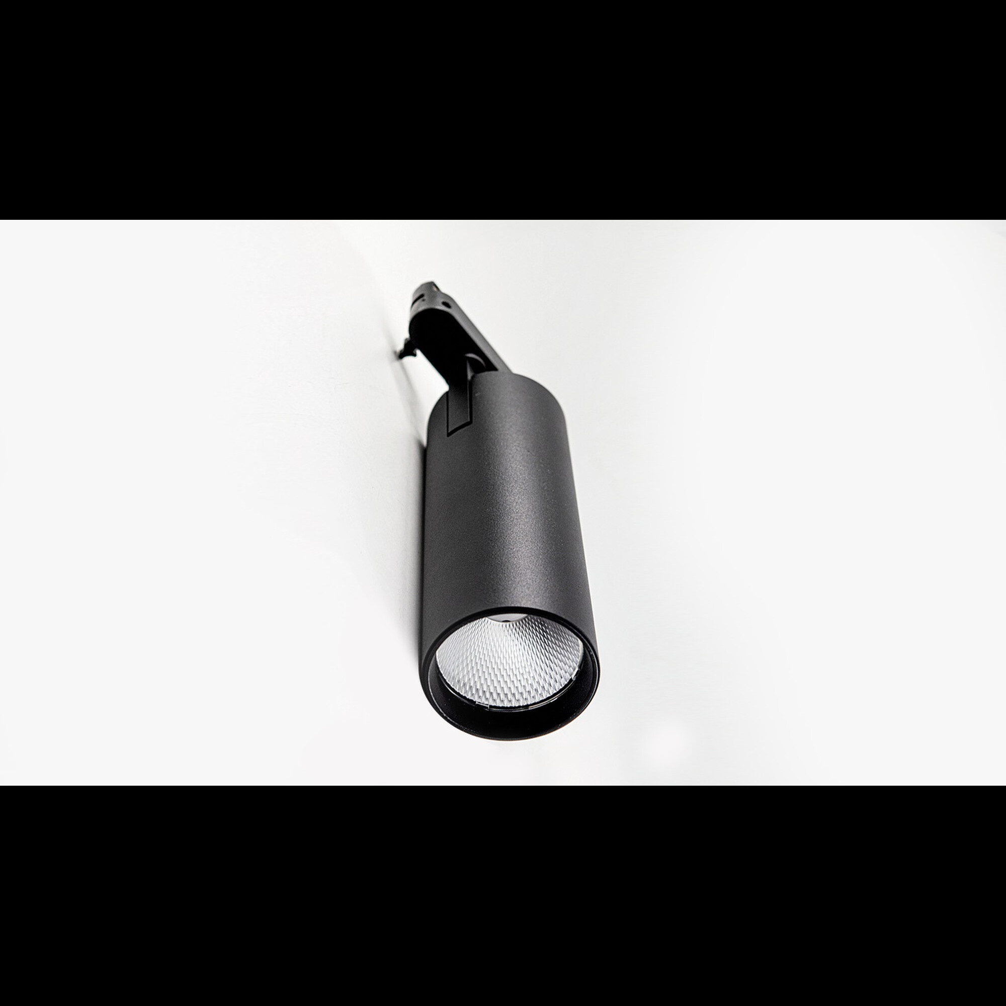 Спот для трековых систем черный 30W 4000K TL3P-BL-30-NW SWG